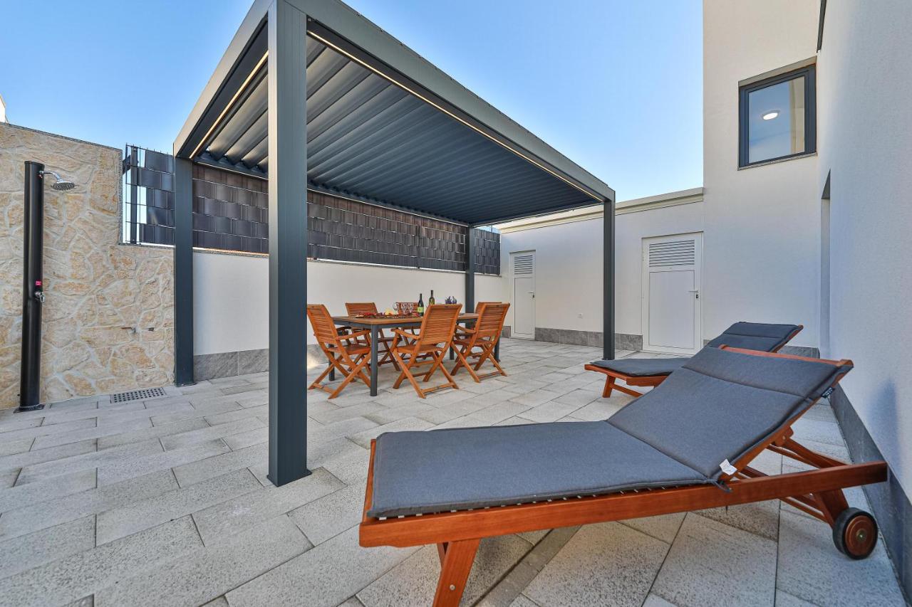 Luxury Apartment Pia With Swimming Pool And Grill โตรกีร์ ภายนอก รูปภาพ