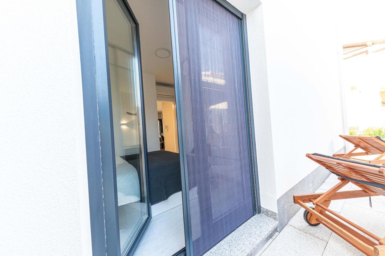 Luxury Apartment Pia With Swimming Pool And Grill โตรกีร์ ภายนอก รูปภาพ
