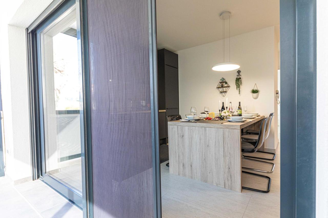 Luxury Apartment Pia With Swimming Pool And Grill โตรกีร์ ภายนอก รูปภาพ